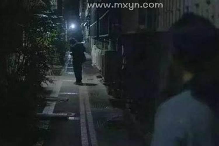 梦到被女的跟踪甩掉了