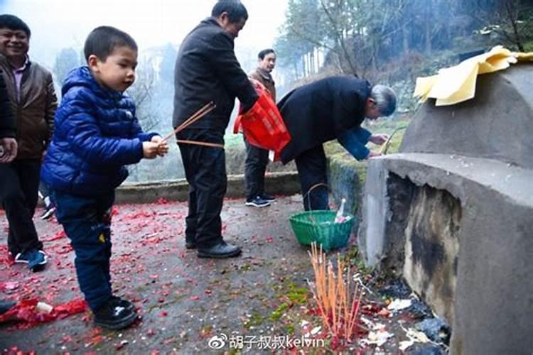 过年上坟祭祖