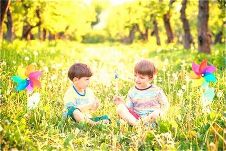 梦见孩子把水洒在地上