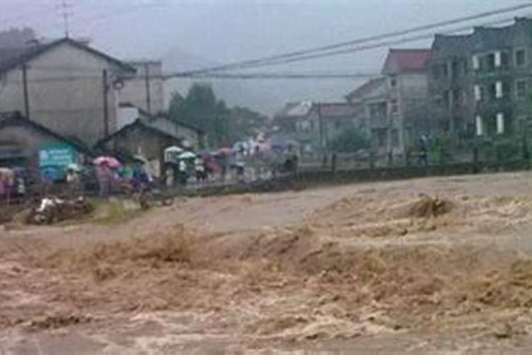 梦见邻居家里发大水