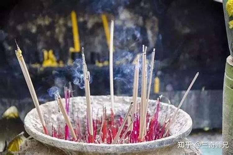 除夕祭祖点几根香