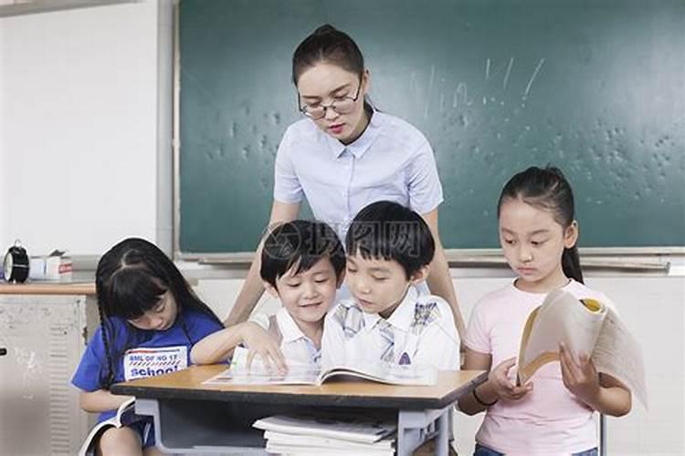 梦见了小学上学的学校和老师