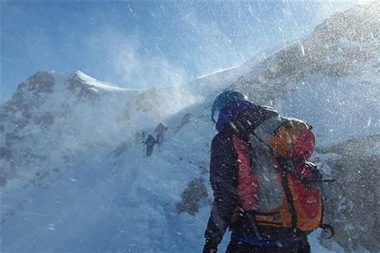 梦到暴风雪并成功躲避