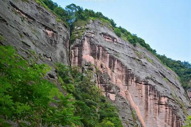 梦见大山崩塌是啥预兆解梦