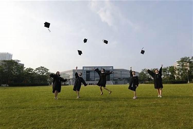 梦见老同学来我家住了