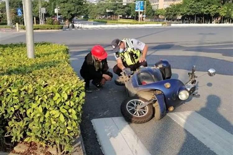 梦见女儿被卷入车轮