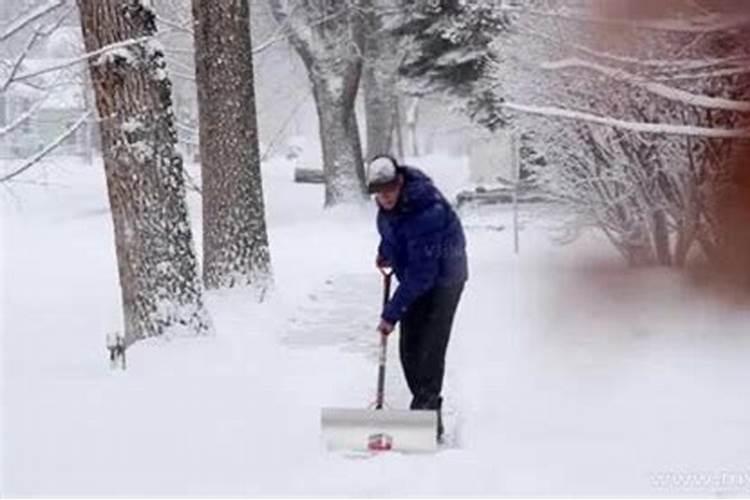 梦到铲雪后来很快融化了是什么意思