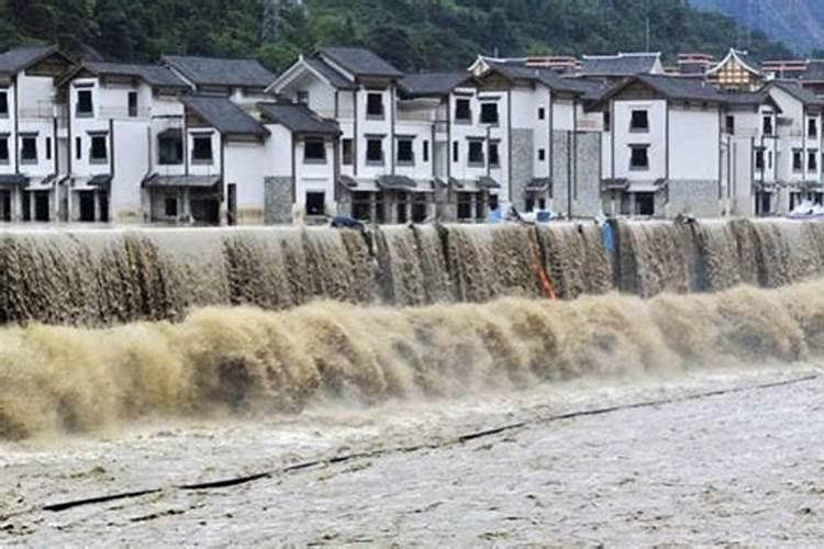 梦见水库崩塌大水冲出