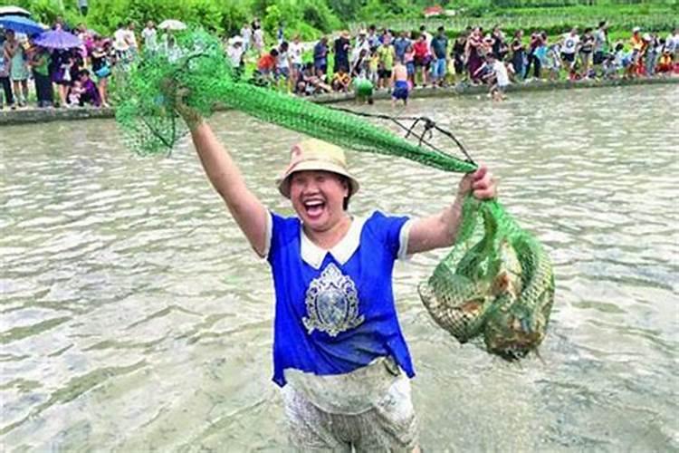 梦见一家人在捉鱼好不好