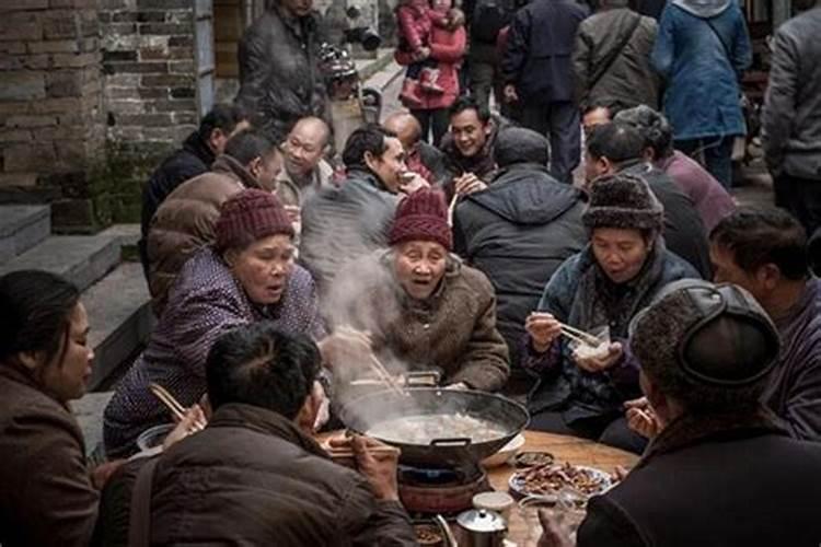 梦见老屋来客人吃饭