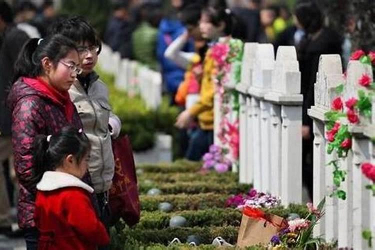 梦见死人坟头好不好呢