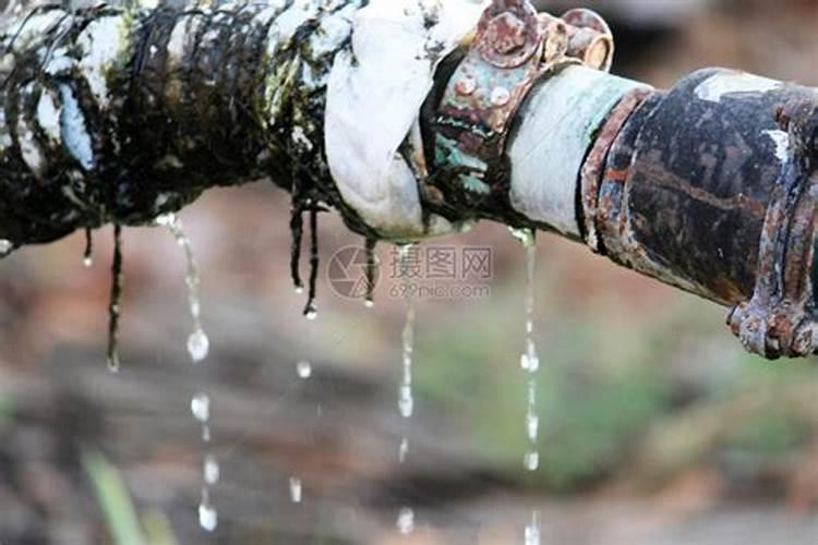 梦见水管漏水满屋子是水