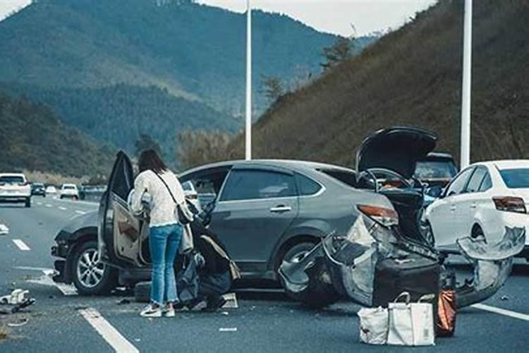 梦到看见人被车撞死