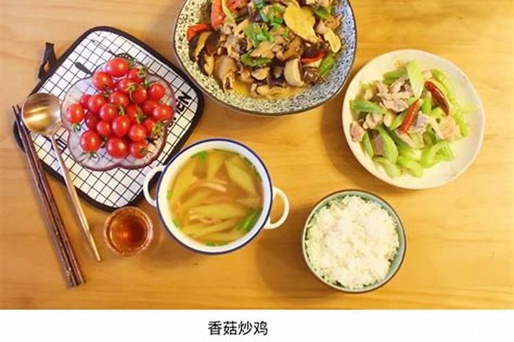 梦见自己家里做很多人的饭菜