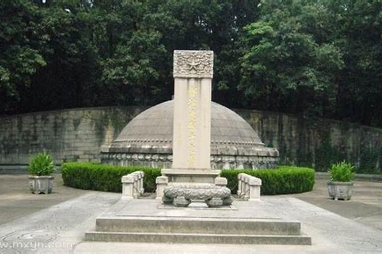 梦见坟墓和寺庙是怎么回事