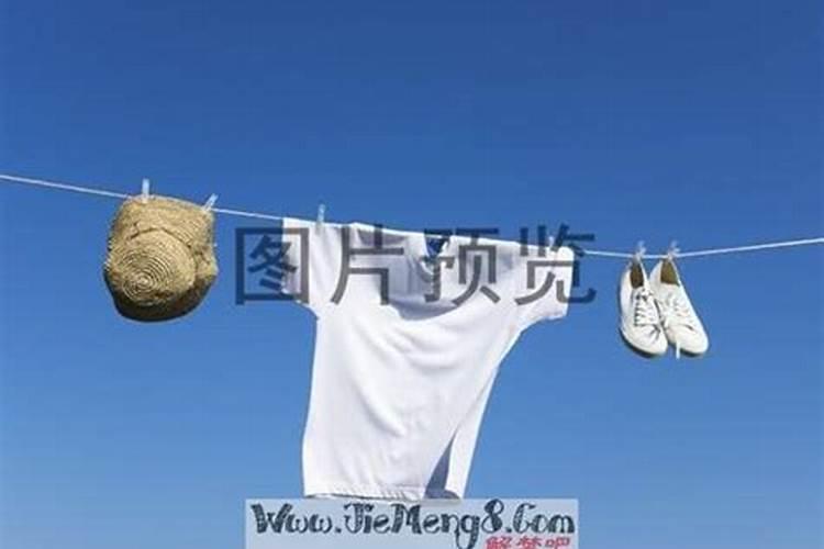 梦到女人给自己买衣服啥意思呀