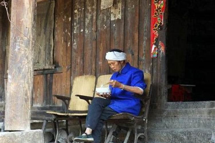 梦见亲人死人包帕子好吗周公解梦