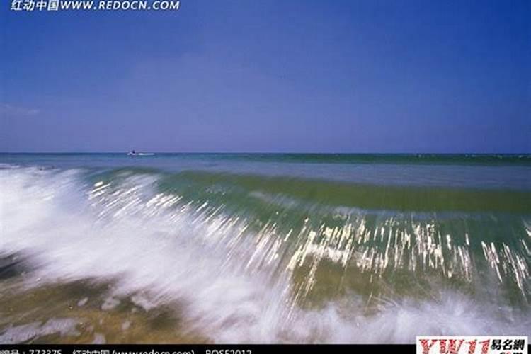 梦到大海海水涨潮很大