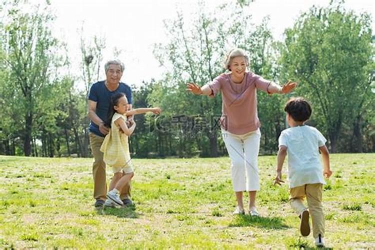 梦见和前妻带着孩子去玩