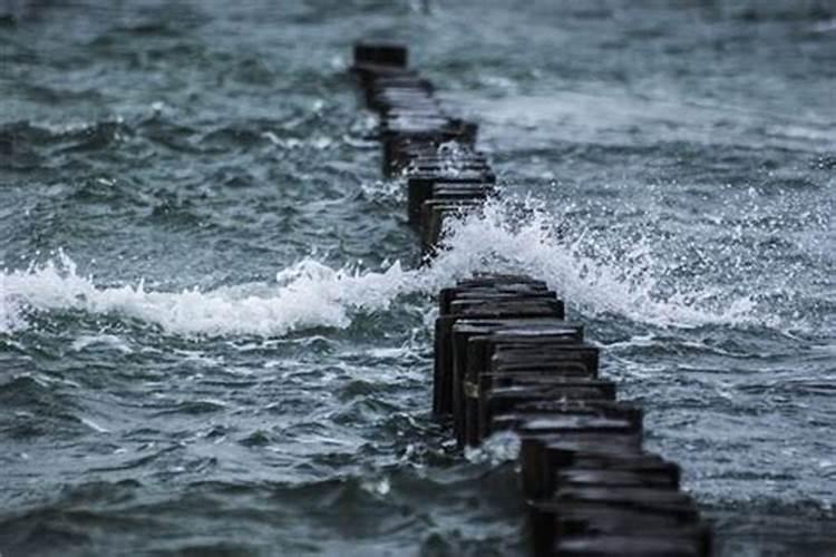 我梦见大风大暴雨好不好