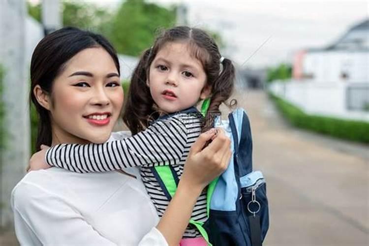 梦见和前女友回到学校