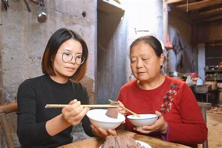 梦见婆婆做好吃的食物