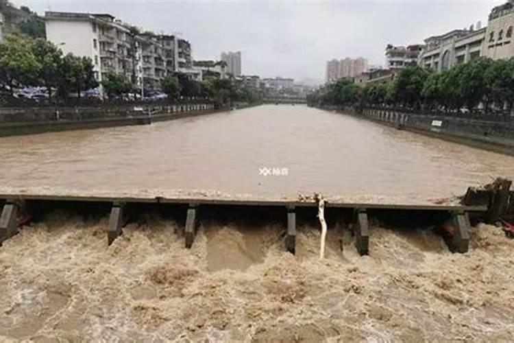 梦见河水上涨还浑浊溢出路面