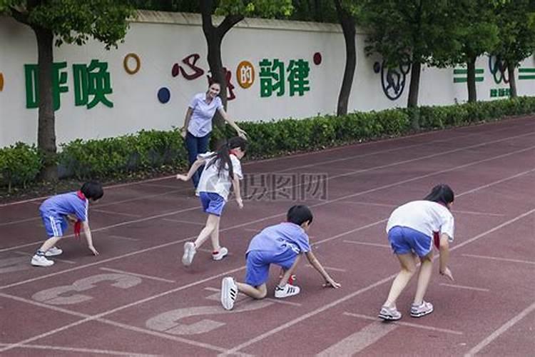 梦见小学操场跑步跑得很快