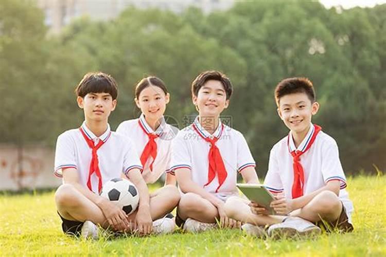 梦见小学和小学同学在操场