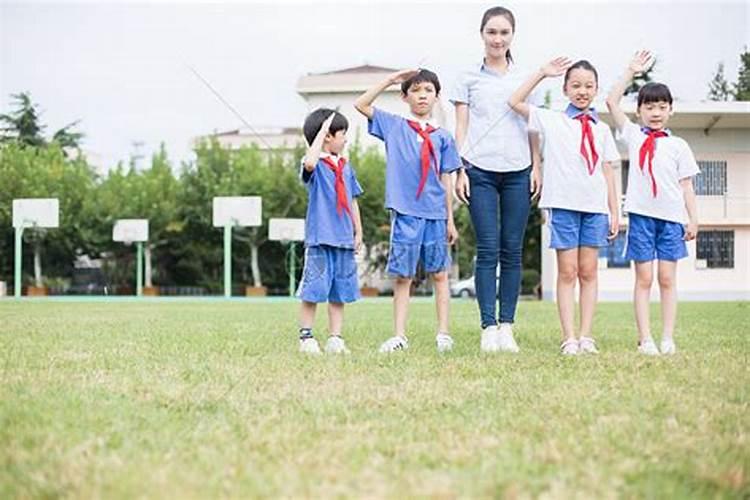 梦见小学和小学同学在操场