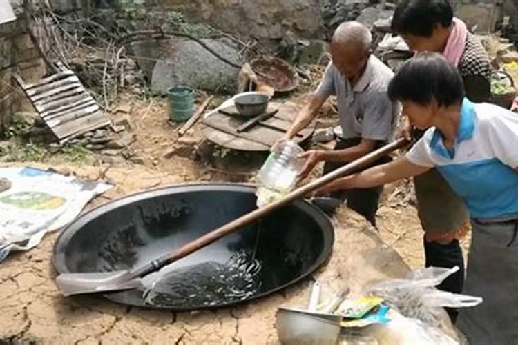 梦见满满的一大锅饭