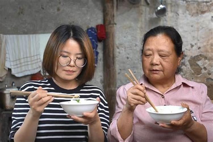 梦到家人来我家吃饭了