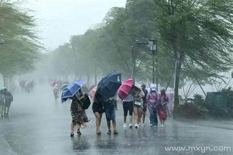 怀孕梦见狂风暴雨是什么意思啊