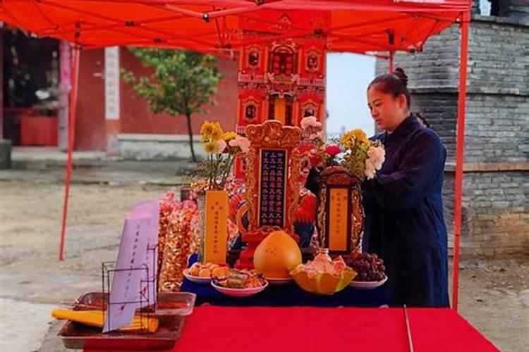 梦见和女人同乘一辆车子回家