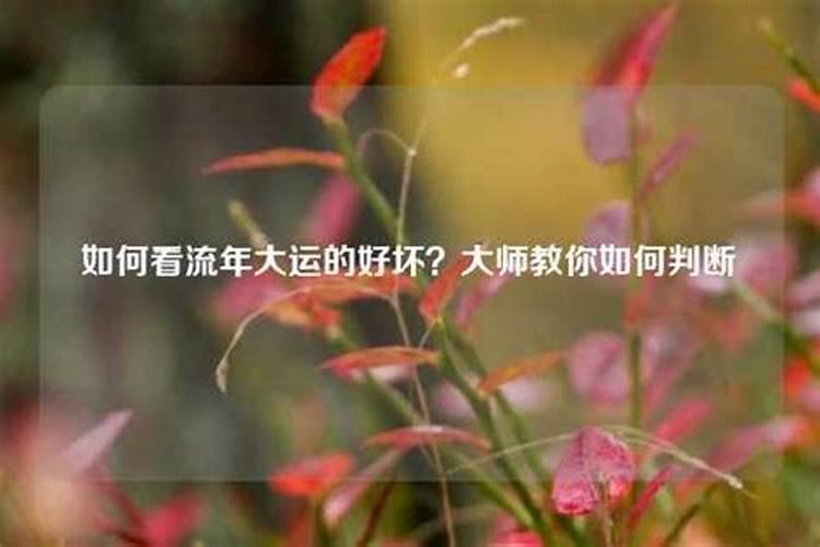 鬼节在河边烧纸