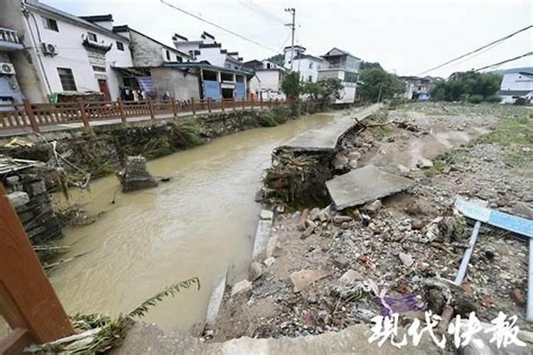 梦见路被洪水冲垮