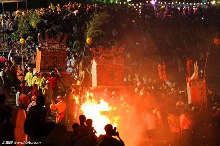 中元节能到墓地拜祭吗