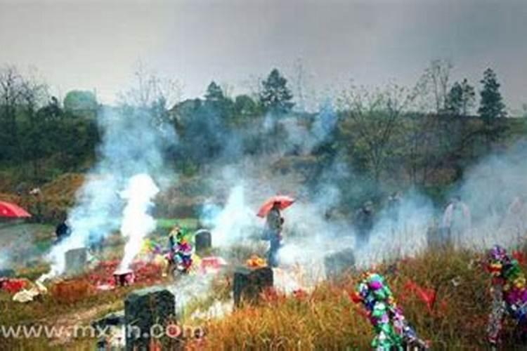 梦见给死去的奶奶上坟是什么意思