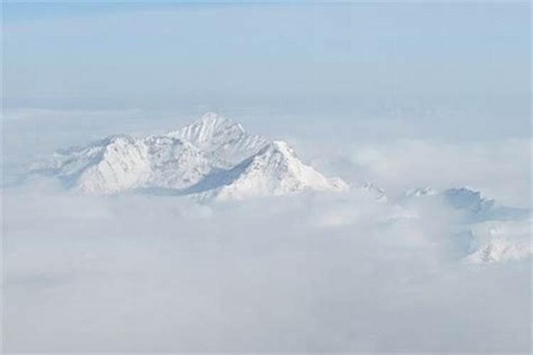 梦见翻越雪山回家