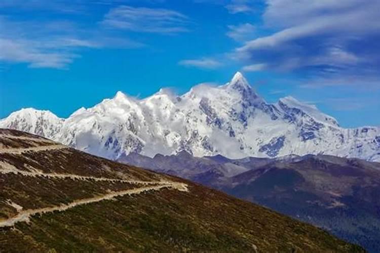 梦见翻越雪山回家