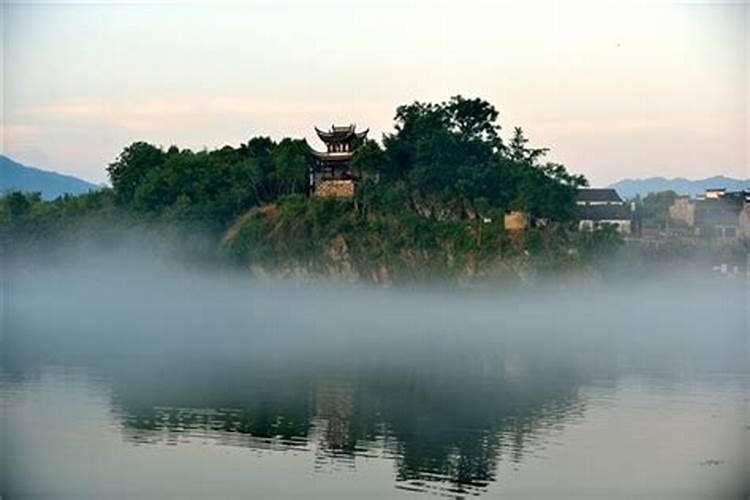 梦到山上流下好多水