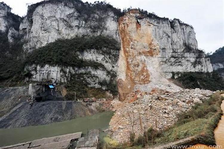 梦见山崩地塌是什么意思