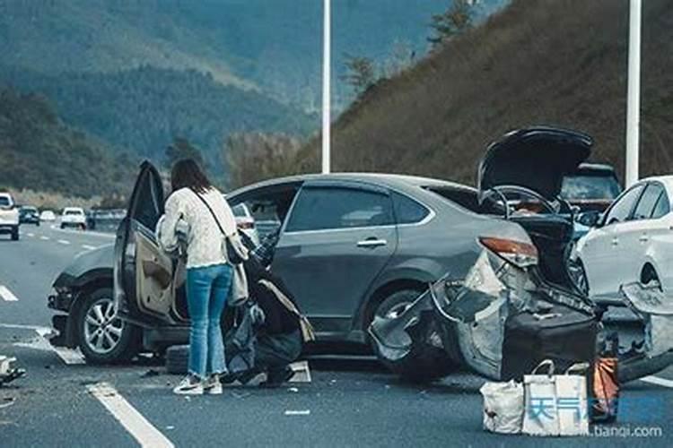 梦见车祸人死得特别残忍