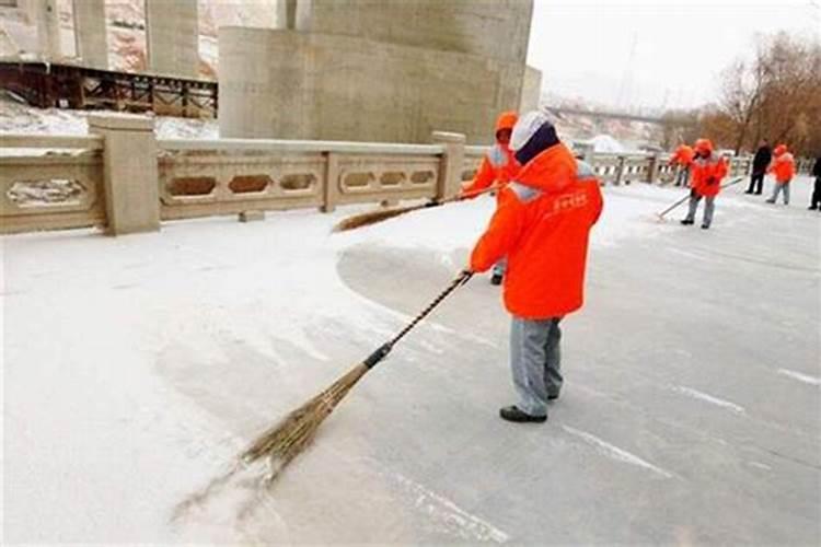 做梦梦见扫雪