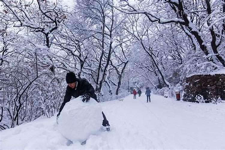 七月十五下雪是哪天下雪