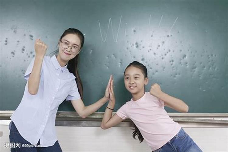 梦见和女同学相拥一起