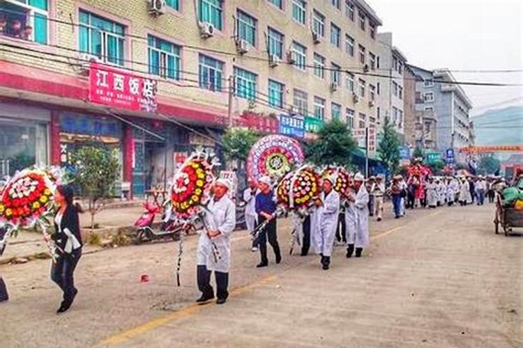 梦见别人家送殡好不好