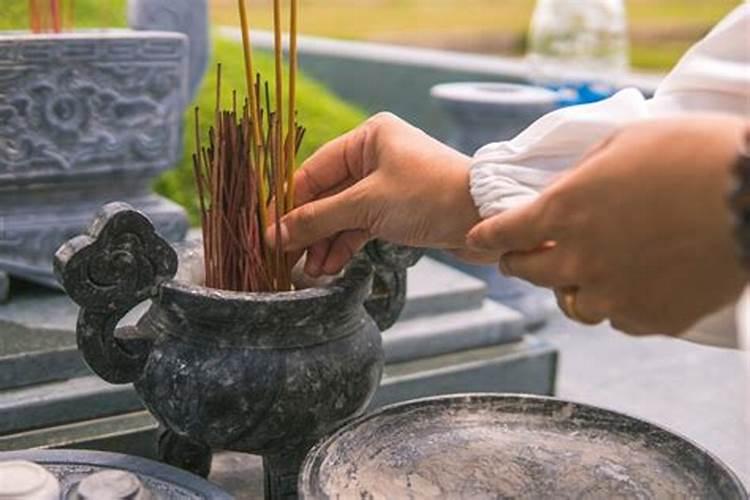 清明在家祭祖失火