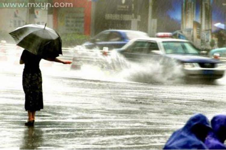 梦见死人而且还下大雨