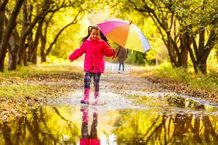 梦见下雨什么兆头秋天来了